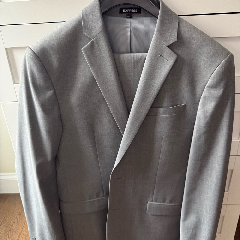 Extra Slim Gray Wool-Blend Modern Tech Two Piece Suit